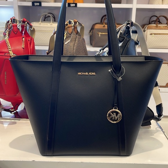 MICHAEL KORS 
Pratt Large Tote Shoulder Bag
COLOR BLACK
NWT - Picture 4 of 16